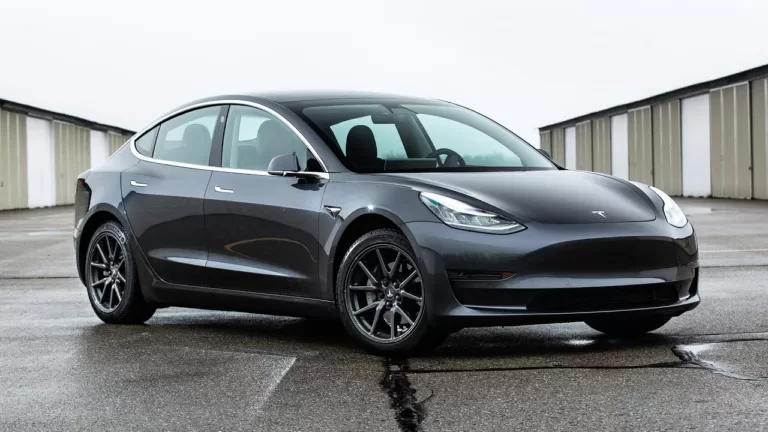 Exploring the Top Features of the Tesla Model 3 for Tech-Savvy Drivers