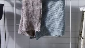 How to Save Money on Luxury Bath Towels Read more about the article How to Save Money on Luxury Bath Towels